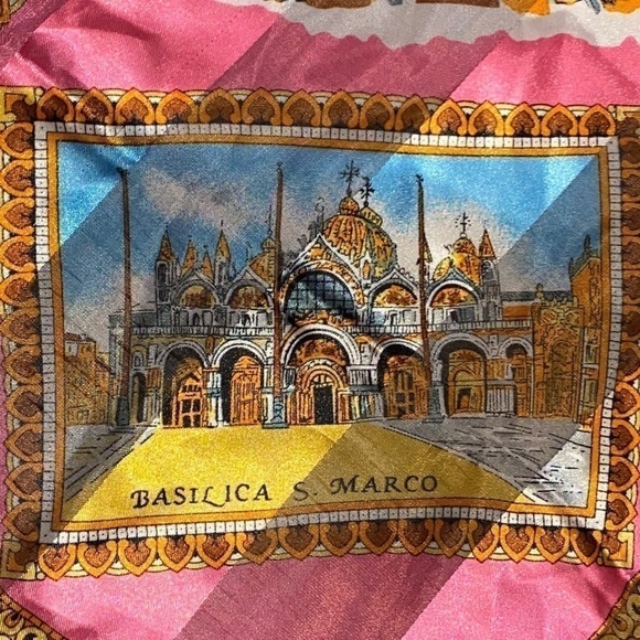 Venezia Scarf Featured 6 Touristic Attractions 37 x 37 - Picture 9 of 11